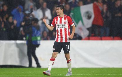 Lozano celebra su gol.