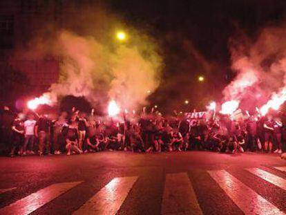 Cinco agentes han resultado heridos en las cargas en la capital andaluza