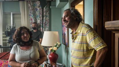 Arantxa Echevarría y José Coronado, durante el rodaje de ‘La familia perfecta’, el segundo largometraje de la cineasta.