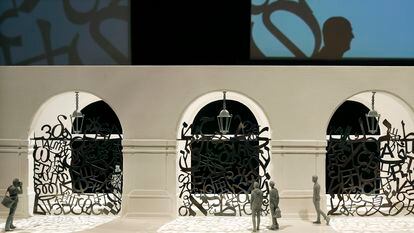 Maqueta de las puertas artísticas que Jaume Plensa instalará en el Liceu en la próxima temporada, coincidiendo con la puesta en escena que prepara para una nueva producción del "Macbeth" de Verdi.