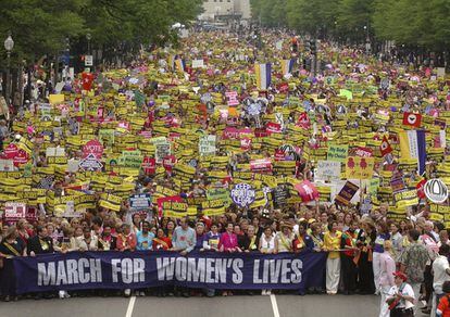 Cientos de miles de personas se manifiestan en Washington a favor del derecho al aborto.
