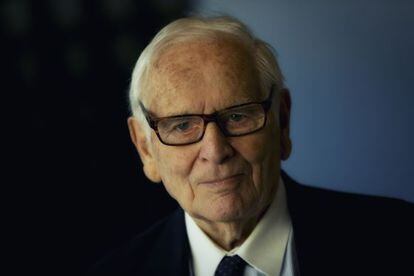 Pierre Cardin, en la sede madrileña del Instituto Francés.