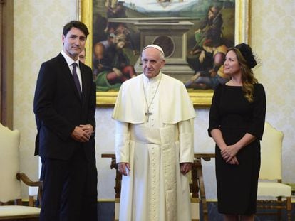 Justin Trudeau y su mujer, Sophie Gregoire Trudeau. durante su encuentro con el Papa. 