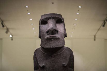 Detalle del moái que Chile reclama al Museo Británico.