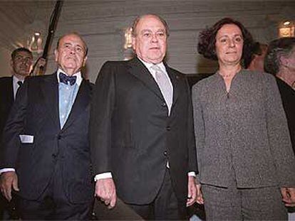 Jordi Pujol, entre Luis Martí Mingarro, decano del Colegio de Abogados de Madrid, y la ministra Ana Palacio.