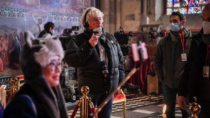 Jean-Jacques Annaud, durante el rodaje de Arde Notre Dame