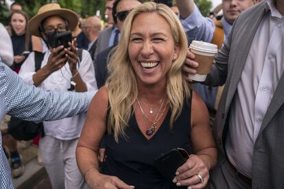 La representante republicana por el estado de Georgia Marjorie Taylor Greene, ha celebrado la decisión de los jueces y ha asegurado que "es una bendición" que esto ocurriera. En la imagen, Greene durante su llegada al Capitolio el 24 de junio de 2024.