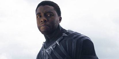 Chadwick Boseman como Pantera Negra.