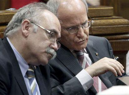 Josep Lluís Carod Rovira y José Montilla, ayer en el Parlament.