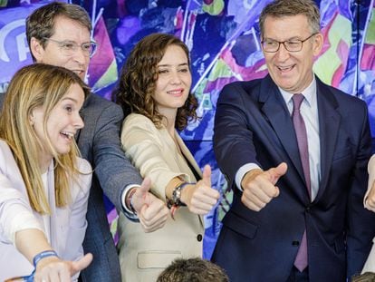 Marga Prohens, Isabel Díaz Ayuso y Alberto Núñez Feijóo, en la sede nacional del PP en Madrid, este martes.