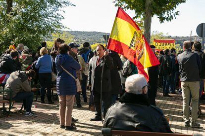 Gente que aprovecho la oscación para sacar la bandera preconstituciona.l