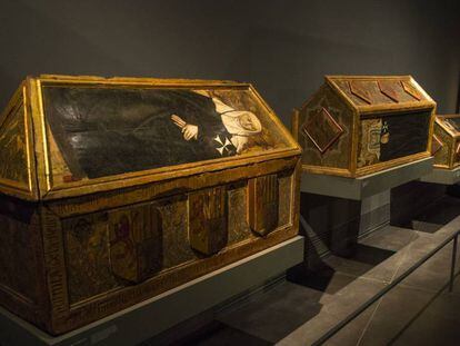 Las tres tumbas de madera policromada del siglo XV que compró la Generalitat en 1983 que se conservan en el Museo de Lleida.
