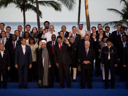 El presidente venezolano Nicol&aacute;s Maduro con los mandatarios de la Cumbre de los pa&iacute;ses no alineados. 