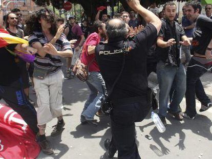 Altercados entre Polic&iacute;a y manifestantes en Alicante.
