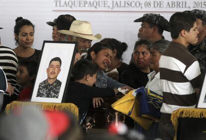 Funeral de los 15 policías asesinados el lunes en Jalisco