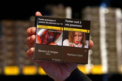 Una cajetilla en Francia con la alerta sobre los riesgos para la salud.