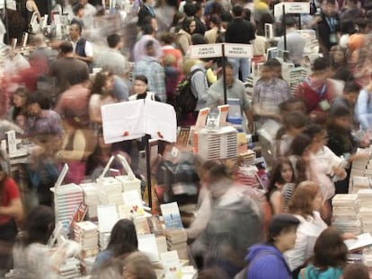 Pasillo de la pasada Feria Internacional del Libro de Guadalajara 2014.