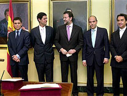 Eugenio López, Alfredo Timermans, Mariano Rajoy, Alfonso Nasarre y Jesús Andreu. PLANO MEDIO - FOTO DE GRUPO