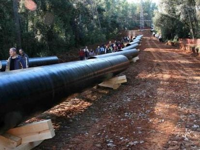 Obras del gasoducto Midcat, a su paso por Torrent dels Colobrers, Cataluña.