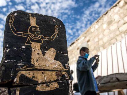 Sarcófago encontrado em Saqqara.