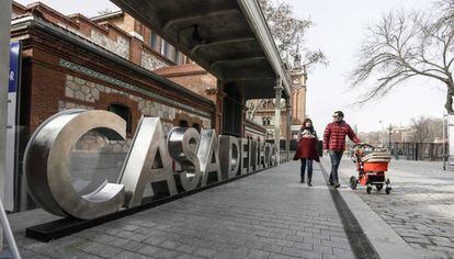 Fachada de la Casa del Lector, en el complejo cultural Matadero de Madrid.