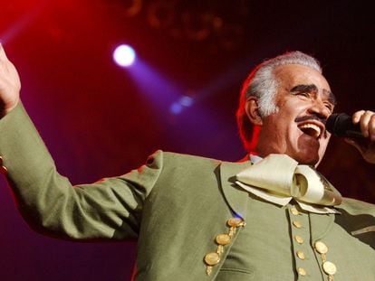 Vicente Fernández en concierto el 3 de julio de 2004