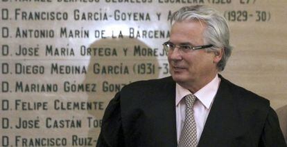 Baltasar Garzón, con toga, en una de las sesiones del juicio que le apartó de la carrera judicial.