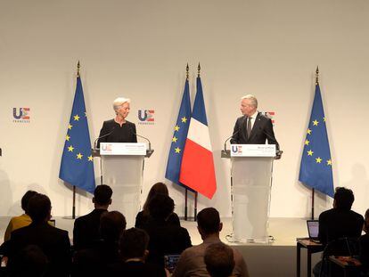 Desde la izquierda: el vicepresidente de la Comisión Europea, Valdis Dombrovskis, la presidenta del BCE, Christine Lagarde, el ministro de Economía francés, Bruno La Maire, y el presidente del Eurogrupo, Pascal Donohoe.