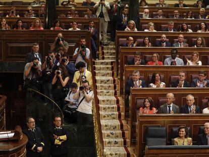 Pedro Sánchez, durante su discurso de investidura, este lunes en el Congreso. En vídeo, Sánchez: "¿Usted a qué ha venido, señor Casado, a bloquear España o a facilitar que haya un Gobierno?".
