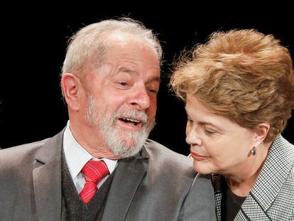 Luiz Inácio Lula da Silva y Dilma Rousseff, durante un acto en París en 2020.