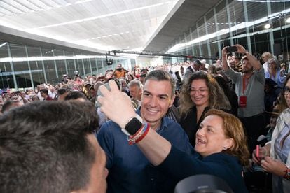 El presidente del Gobierno de España y líder del PSOE, Pedro Sánchez, a su llegada a un acto de precampaña del partido, en Tenerife, este domingo.