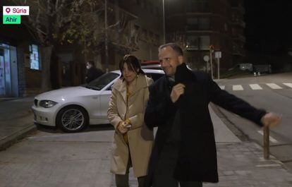 Xavier Novell y Sílvia Caballol ayer en Súria en una imagen de TV-3.