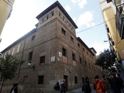 Fachada de la iglesia de las Trinitarias en la calle Lope de Vega.