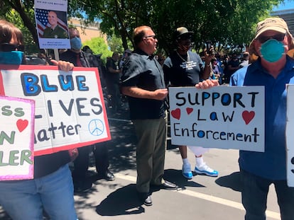 Protesta ante la Oficina del Sheriff de Santa Cruz por el asesinato de Damon Gutzwiller el 7 de junio de 2020.
