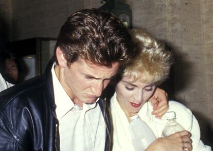 Madonna y Sean Penn, casados, en 1987.