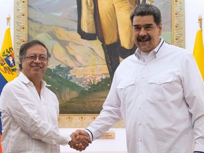 Los presidentes de Colombia y Venezuela, Gustavo Petro y Nicolás Maduro, se reúnen en Caracas el 7 de enero de 2022.