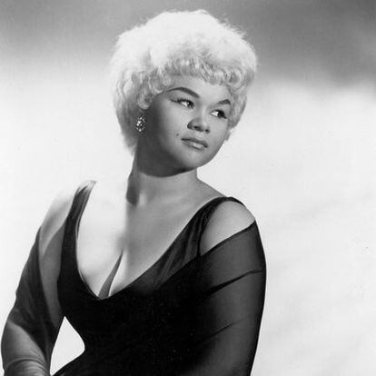 La cantante Etta James, en un retrato de 1962.