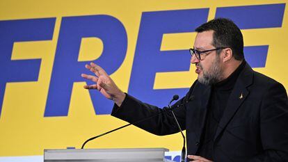 Matteo Salvini, durante el mitin del grupo de la extrema derecha en el Parlamento Europeo, Identidad y Democracia, este domingo en Florencia.