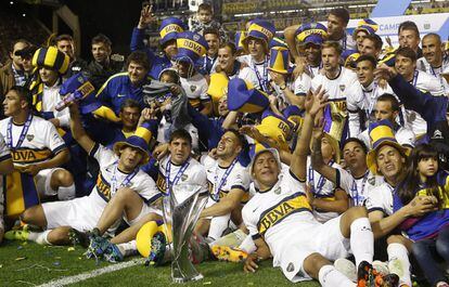 Los jugadores de Boca Juniors celebran su victoria ante Tigre tras su partido del torneo argentino en la penúltima jornada del campeonato.