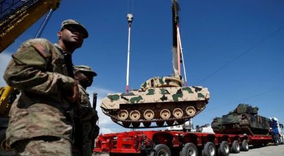 Soldados de EE UU, el jueves junto a vehículos militares para los ejercicios conjuntos en Vaziani (Georgia).