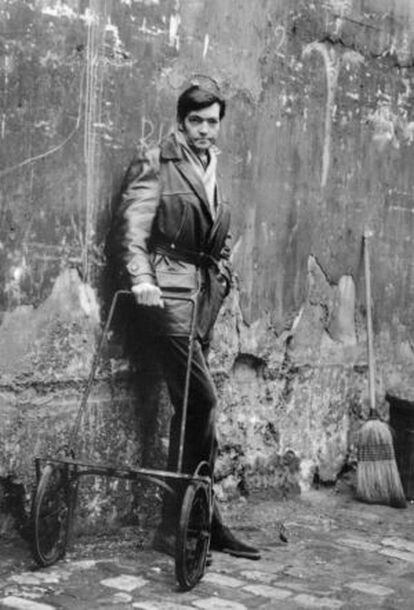 Retrato de Julio Cortázar en la exposición del Instituto Cervantes de París.