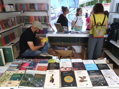 Libros sobre ciencia en la Feria del Libro en Madrid.
