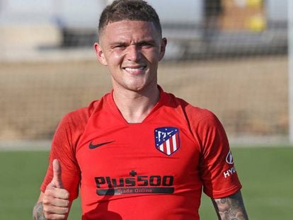 Trippier, en su primer entrenamiento con el Atlético.