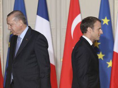 El presidente francés insiste ante Erdogan en la necesidad de “respetar el Estado de derecho”
