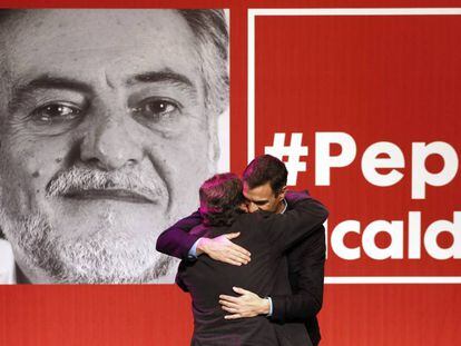 Pepu Hernández y Pedro Sánchez, en la presentación del precandidato del PSOE al Ayuntamiento de Madrid. En vídeo, Pepu Hernández anuncia en La Latina su candidatura a la Alcaldía de Madrid.