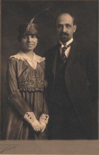Zenobia Camprubí y Juan Ramón Jiménez en su boda en la Iglesia de St. Stephen, en Nueva York el 2 de marzo de 1916.