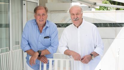 Vicente del Bosque y Toni Grande, en la casa del exseleccionador en Marbella.