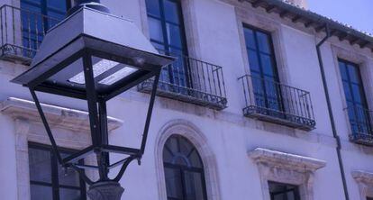 Una farola sin cristales, en el centro de Ja&eacute;n.