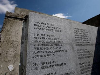 Algunos de los nombres que ya estaban inscritos en el memorial, cuyos trabajos de realización estaban muy avanzados.