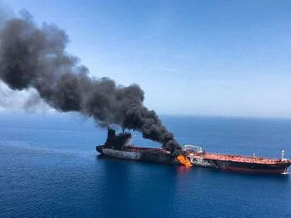 Los barcos, uno noruego y otro japonés, se encontraban más cerca de las costas iraníes que de las de Emiratos. Algunas fuentes indican que se emplearon torpedos contra las naves